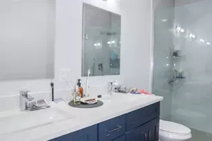 2402 W Carmen Ave, Chicago, IL 60625 - Photo 11