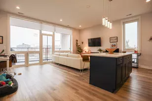2402 W Carmen Ave, Chicago, IL 60625 - Photo 3