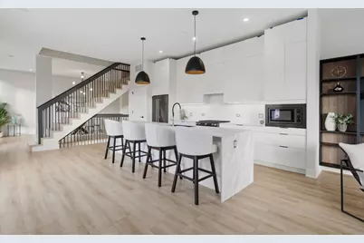 4256 W Belmont Avenue, Chicago, IL 60641 - Photo 5
