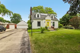 924 Grandview Ave, Lockport, IL 60441 - Photo 3