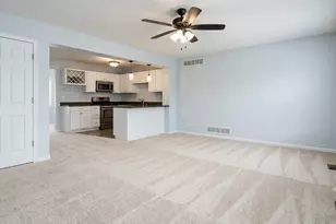 1151 Georgetown Way, Vernon Hills, IL 60061 - Photo 15