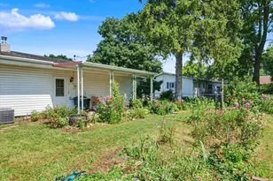 414 S Seymour St, Oakwood, IL 61858 - Photo 25