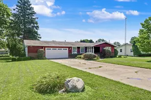 414 S Seymour St, Oakwood, IL 61858 - Photo 3