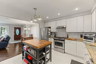 9 N Waverly Pl, Mount Prospect, IL 60056 - Photo 7