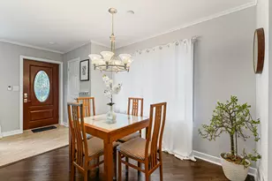 9 N Waverly Pl, Mount Prospect, IL 60056 - Photo 5