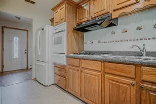 23313 W Hillcrest Dr, Lake Zurich, IL 60047 - Photo 9