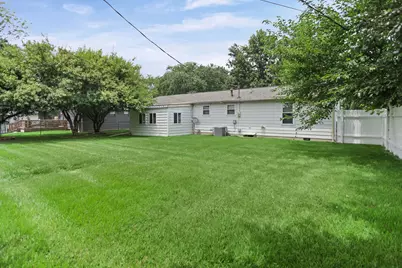 529 Marquis Avenue, Centralia, IL 62801 - Photo 5