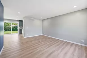 372 Clearmont Dr, Elk Grove Village, IL 60007 - Photo 5