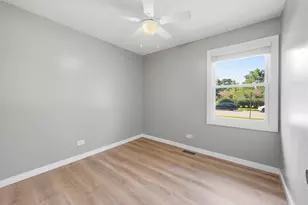 372 Clearmont Dr, Elk Grove Village, IL 60007 - Photo 13