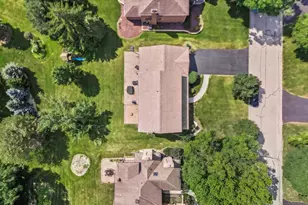 7553 Ridgewood Ln, Burr Ridge, IL 60527 - Photo 41