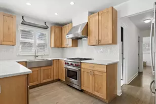 7553 Ridgewood Ln, Burr Ridge, IL 60527 - Photo 9