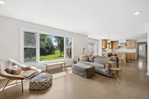 7553 Ridgewood Ln, Burr Ridge, IL 60527 - Photo 15