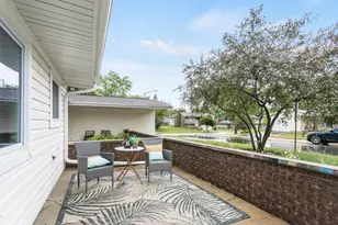 1125 Danvers Ct, Schaumburg, IL 60193 - Photo 3