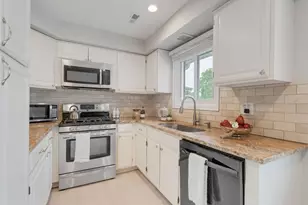 1125 Danvers Ct, Schaumburg, IL 60193 - Photo 7