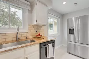 1125 Danvers Ct, Schaumburg, IL 60193 - Photo 9