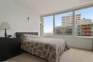 807 Davis St, Evanston, IL 60201 - Photo 5