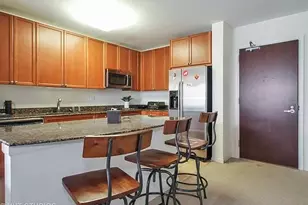 807 Davis St, Evanston, IL 60201 - Photo 3