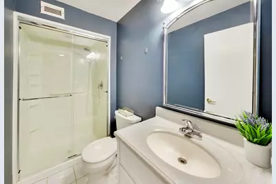 201 E Chestnut Street #8B, Chicago, IL 60611 - Photo 15