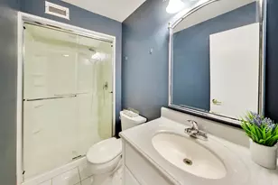201 E Chestnut St, Chicago, IL 60611 - Photo 15