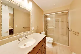 201 E Chestnut St, Chicago, IL 60611 - Photo 13