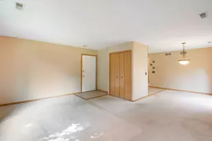 500 Westwood Ct, Crystal Lake, IL 60014 - Photo 3