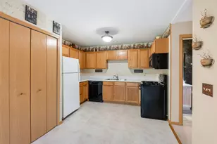 500 Westwood Ct, Crystal Lake, IL 60014 - Photo 5