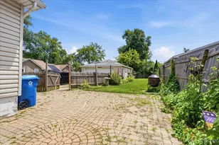 1327 Superior St, Aurora, IL 60505 - Photo 17