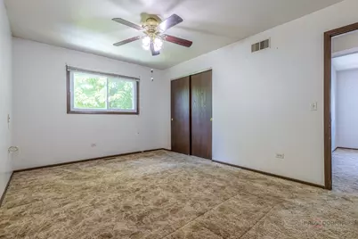 18226 W Big Oaks Road, Grayslake, IL 60030 - Photo 15