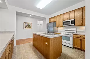 2905 Carousel Ct, Grayslake, IL 60030 - Photo 5