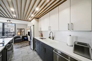 222 E Pearson St, Chicago, IL 60611 - Photo 7