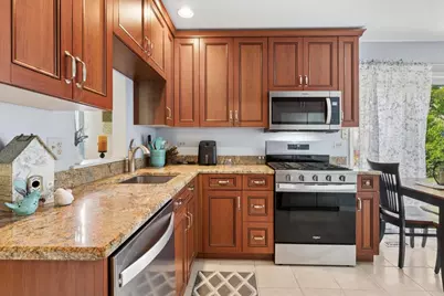 4062 N Newport Lane, Arlington Heights, IL 60004 - Photo 7