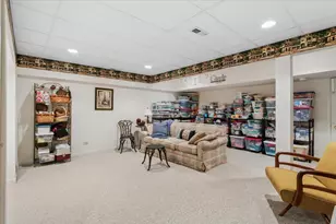 4062 N Newport Ln, Arlington Heights, IL 60004 - Photo 17
