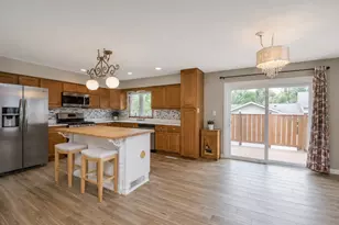 110 Oakwood Ln, Bartlett, IL 60103 - Photo 9
