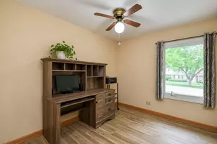 110 Oakwood Ln, Bartlett, IL 60103 - Photo 19