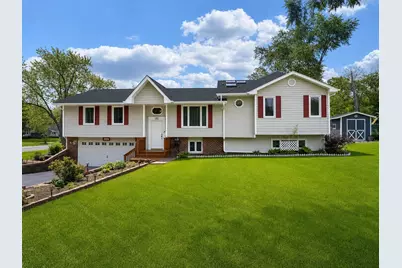 110 Oakwood Lane, Bartlett, IL 60103 - Photo 1