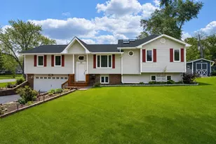 110 Oakwood Ln, Bartlett, IL 60103 - Photo 1