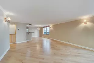 201 E Chestnut St, Chicago, IL 60611 - Photo 31