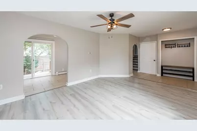 10081 W Pickford Avenue, Beach Park, IL 60099 - Photo 5
