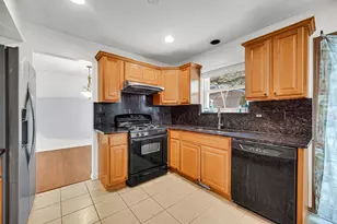 1001 Martingale Ln, Round Lake Beach, IL 60073 - Photo 7