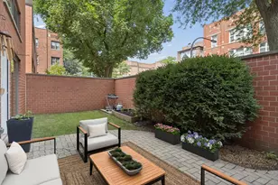 725 W Waveland Ave, Chicago, IL 60613 - Photo 3