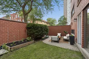 725 W Waveland Ave, Chicago, IL 60613 - Photo 5