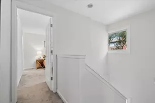 725 W Waveland Ave, Chicago, IL 60613 - Photo 17