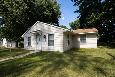 720 Grant Avenue, Dixon, IL 61021 - Photo 1