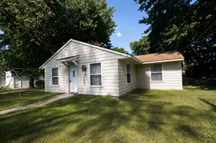720 Grant Ave, Dixon, IL 61021 - Photo 1