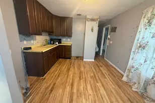 720 Grant Ave, Dixon, IL 61021 - Photo 3