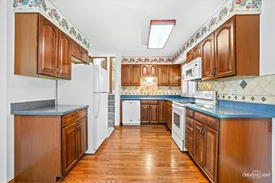 176 Boulder Hill Pass, Montgomery, IL 60538 - Photo 5
