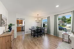 855 Peoria Ct, Carol Stream, IL 60188 - Photo 5