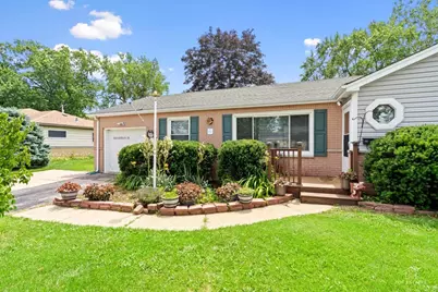 133 E Berkley Lane, Hoffman Estates, IL 60169 - Photo 3