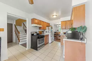 1613 Groton Ct, Wheaton, IL 60189 - Photo 3