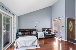 30W008 Danbury Dr, Warrenville, IL 60555 - Photo 5